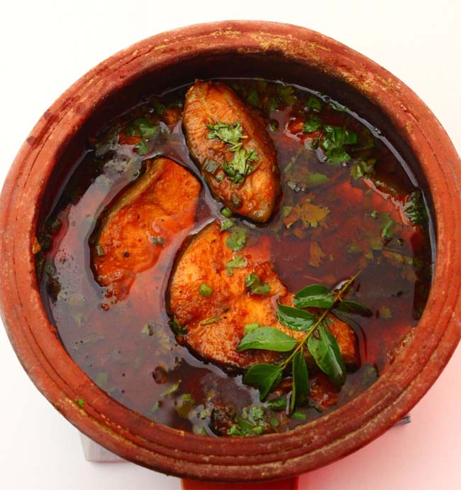 Clay pot fish curry